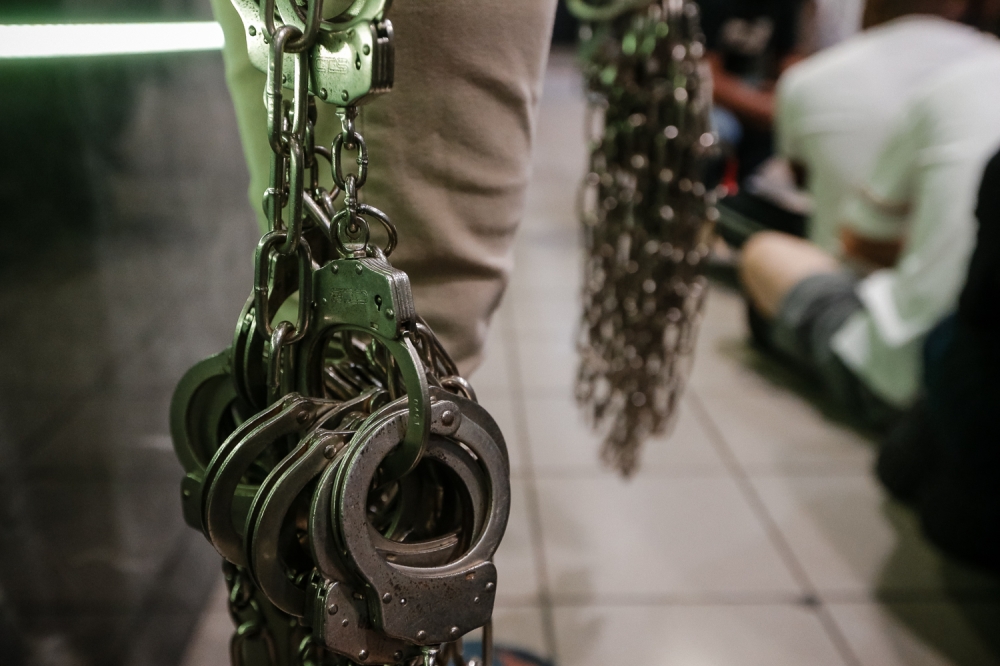 Nilai police arrest three men, woman over robbery and snatch‑theft cases in Tangkak