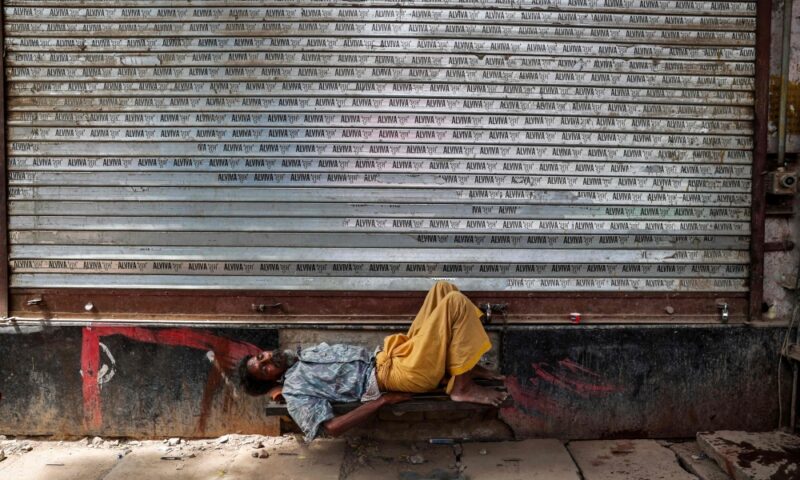 Heatstroke kills 16 in India as temperatures climb