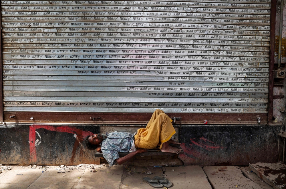 Heatstroke kills 16 in India as temperatures climb