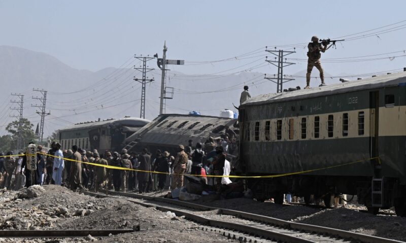 Blast targets military train in Pakistan, 24 dead