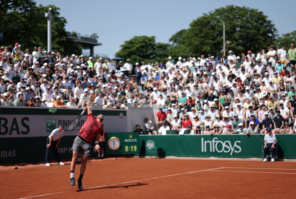 ‘Viva la Vida’ at Roland Garros as French Open begins in sizzling Paris heat