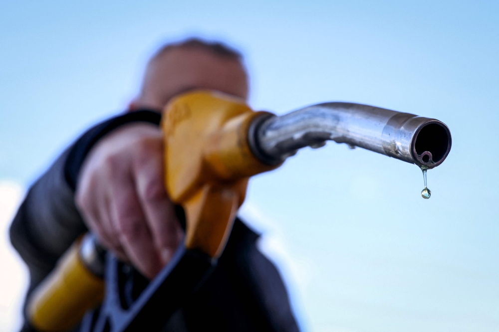 Oil prices fall over 5pc on optimism for Iran deal despite Trump caution