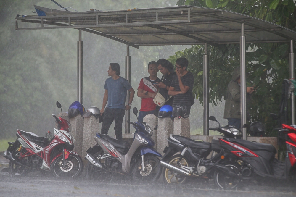 MetMalaysia issues multiple thunderstorm alerts across Malaysia, warns of rain and strong winds until 8pm