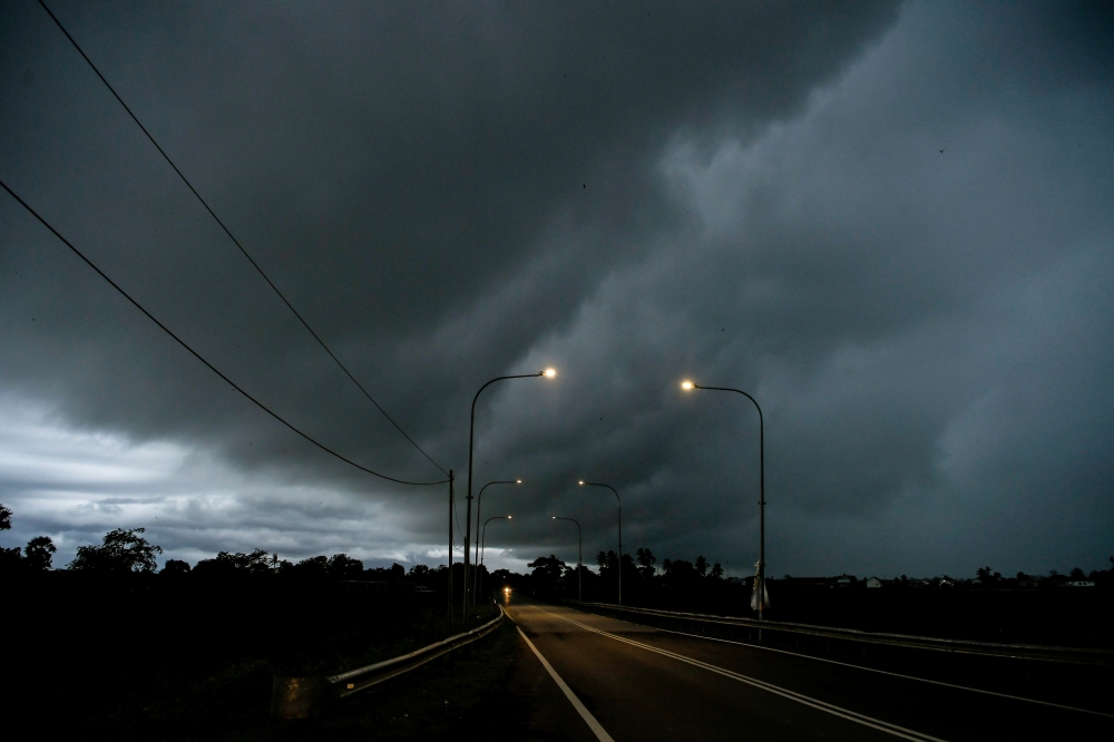 Thunderstorms, strong winds and heavy rain forecast across nine states until 8pm