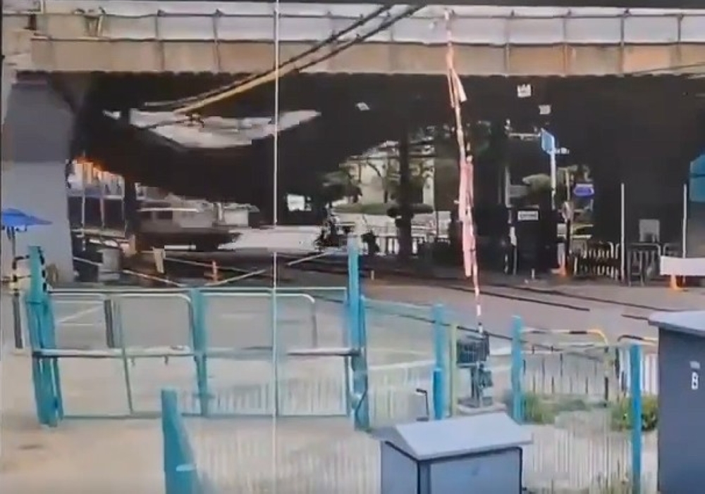 Seoul overpass collapses, killing three and injuring three midway through demolition (VIDEO)