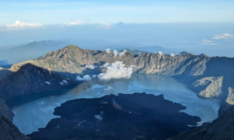 Thick fog forces overnight delay before helicopter airlifts injured Malaysian hiker from Mount Rinjani