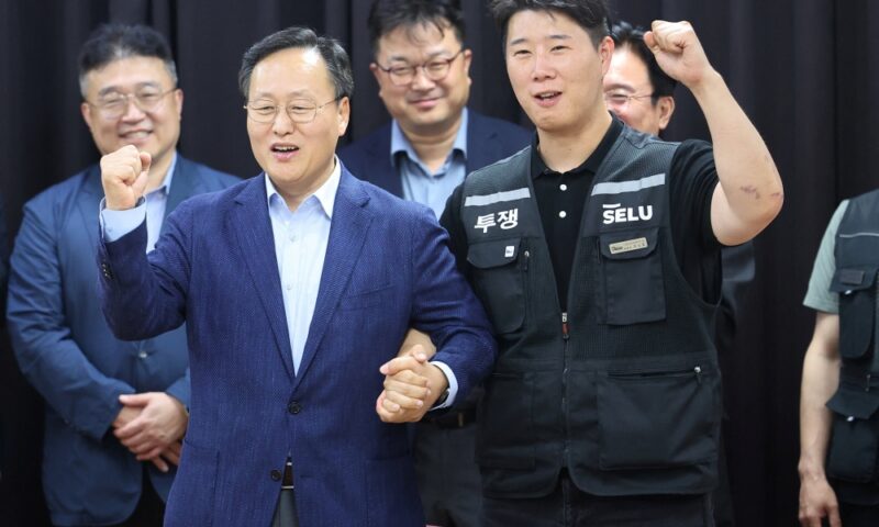 Samsung workers approve AI-era pay deal and pull back from strike brink