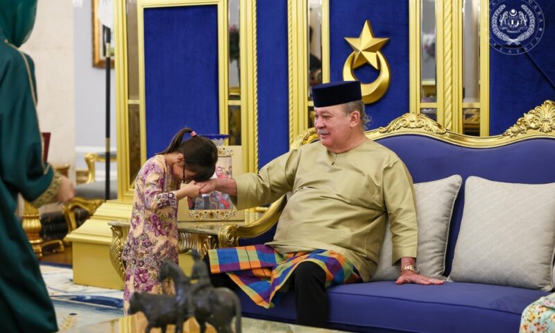 Sultan Ibrahim hosts royal family gathering for Hari Raya Aidiladha at Johor palace