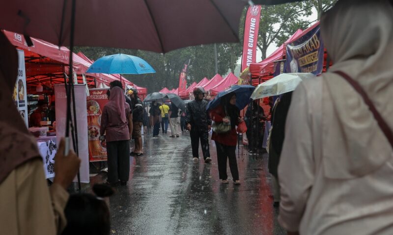 Heavy rain and strong winds forecast for parts of Selangor, Perak, Pahang, and Johor till evening