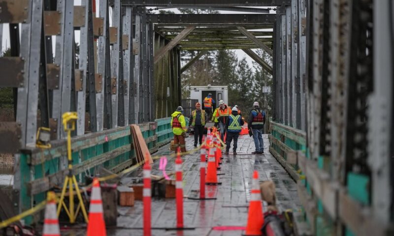 Union for hundreds of Metro Vancouver workers announce overtime ban