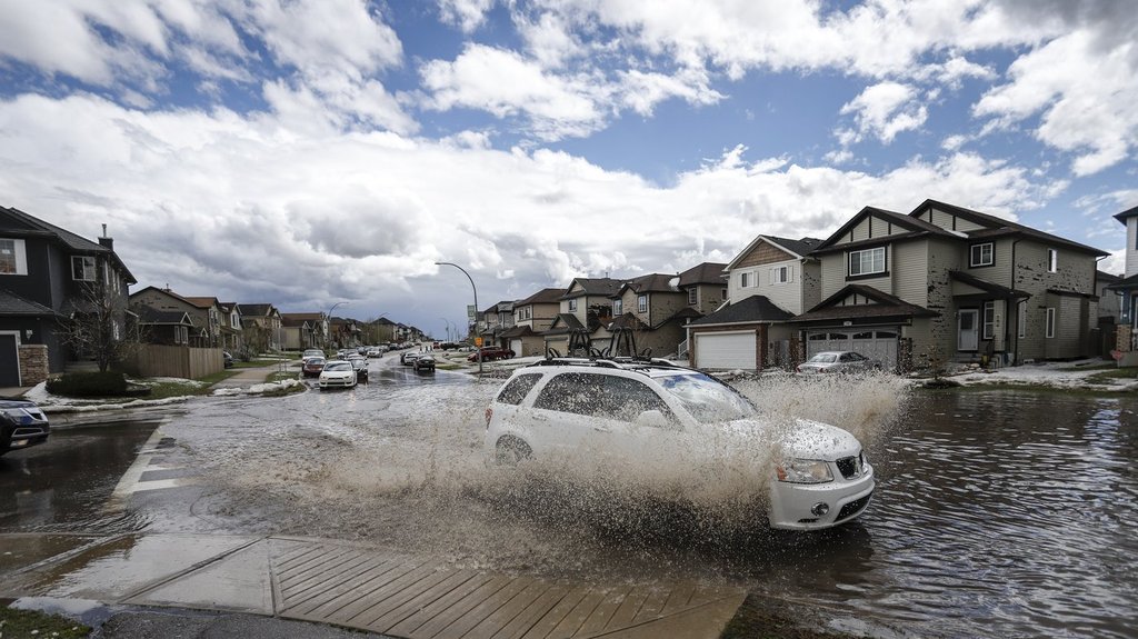 Environment Canada issues rainfall warnings, special statement for B.C., and Alberta