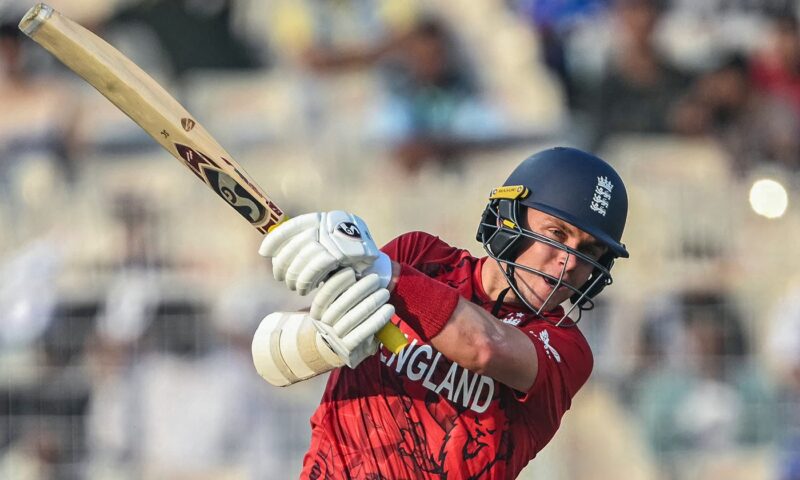 ‘Disappointing’ – Sangakkara on Sam Curran turning out for Surrey with IPL still on