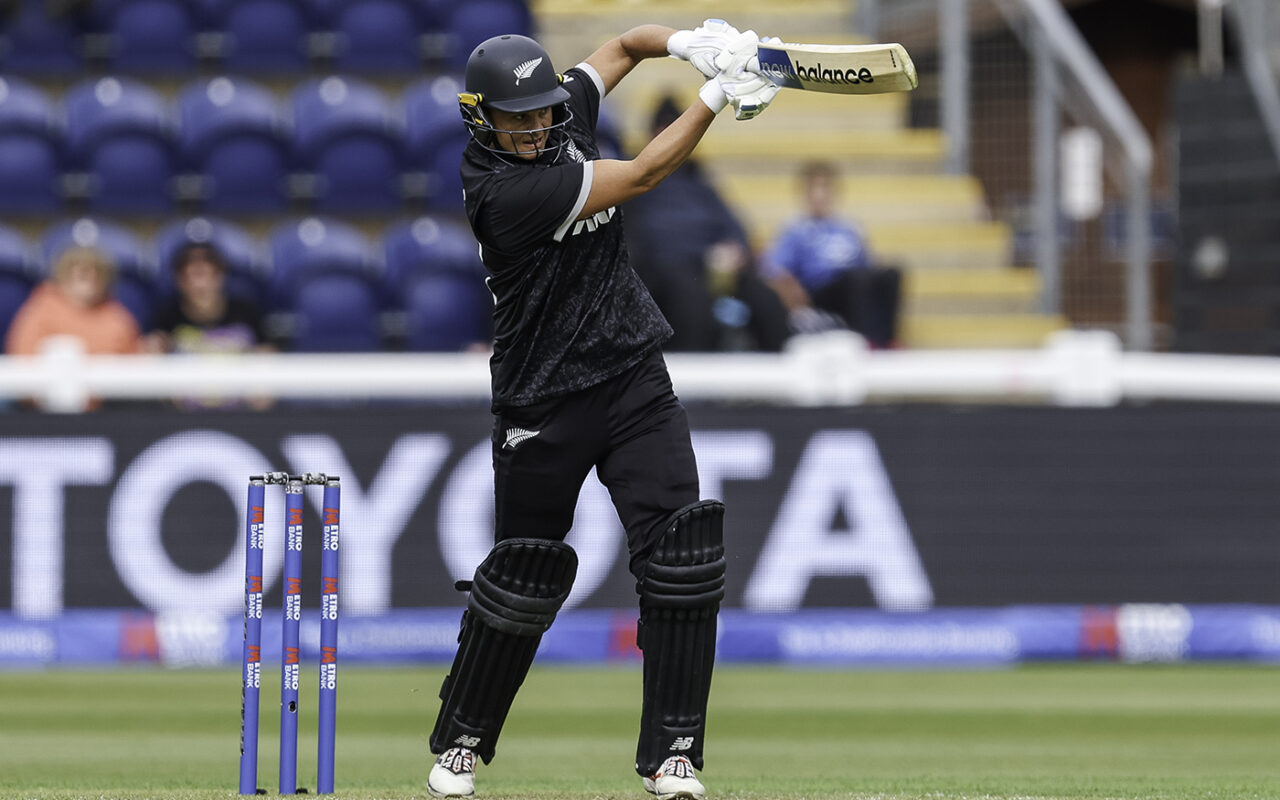 Suzie Bates returns to open as New Zealand bat first in decider