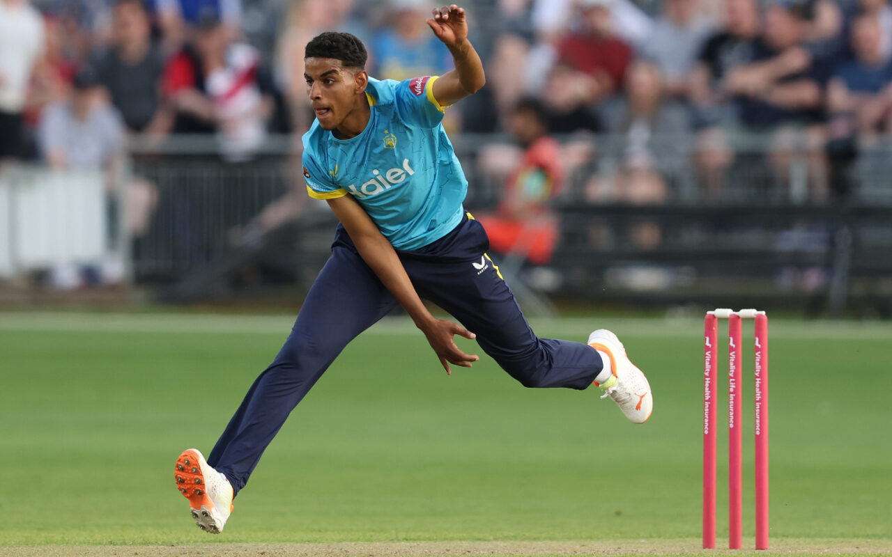 Jansen, de Lange make mincemeat of Warwickshire