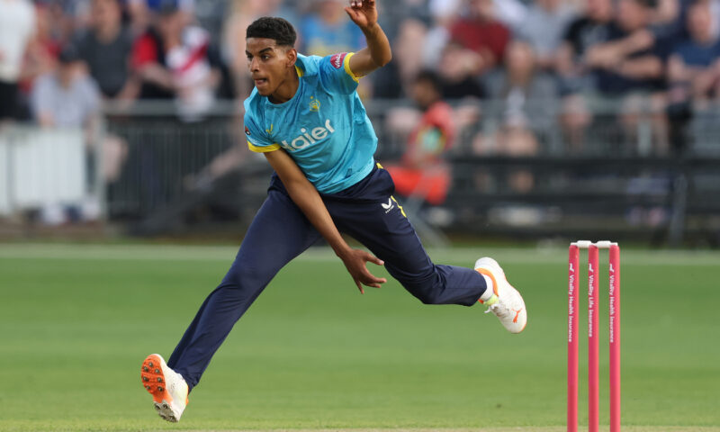 Jansen, de Lange make mincemeat of Warwickshire