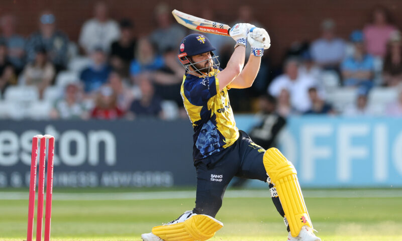 Montgomery thwarted as Durham hold nerve in tight finish