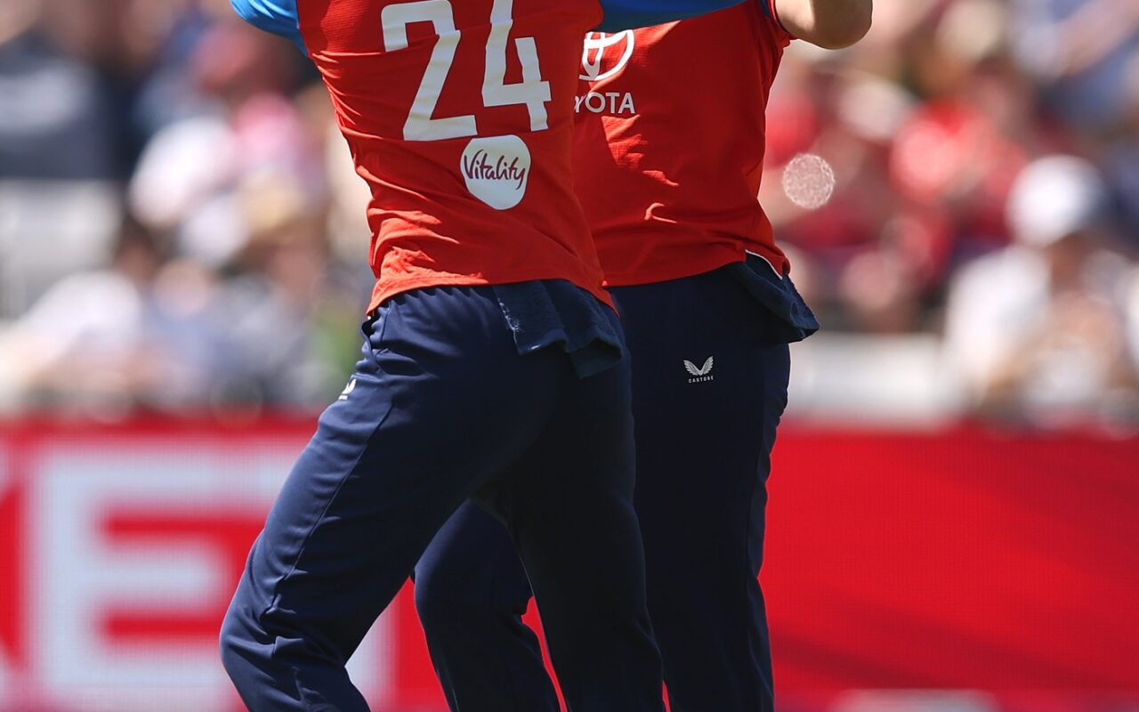 Gibson, Dean knock over NZ for 80 as England cruise to series win