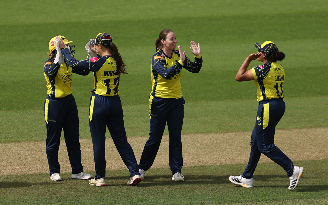 Harman helps Hampshire rescue tie after Wellington ties down Surrey