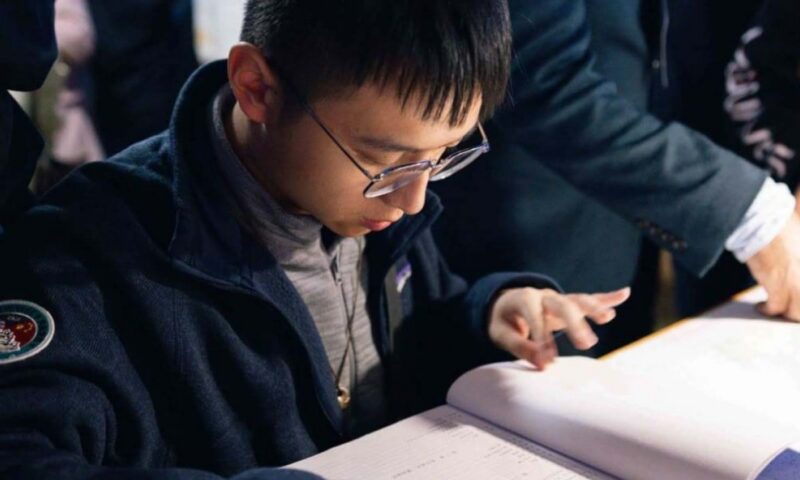 Students can play role in US-China ties, Xi says in letter to Hong Kong student