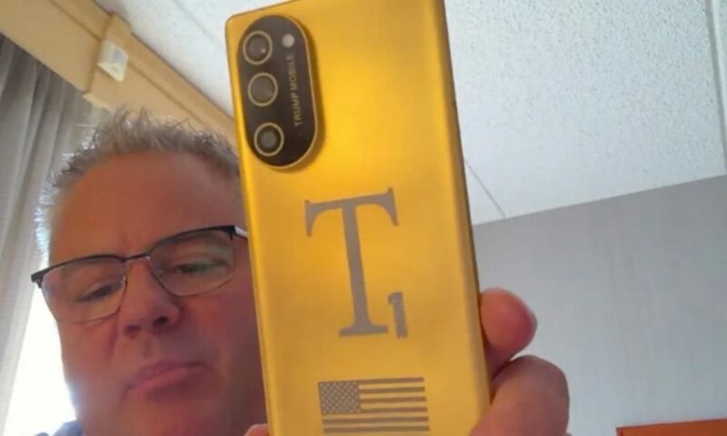 يرتبط بشركة HTC.. هاتف ترامب الجديد ليس أميركيًا بالكامل