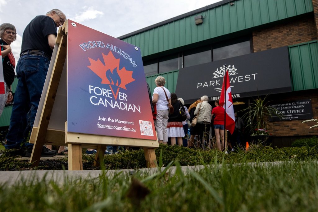 ‘Forever Canadian’ group launches provincewide ‘unity bus’ campaign