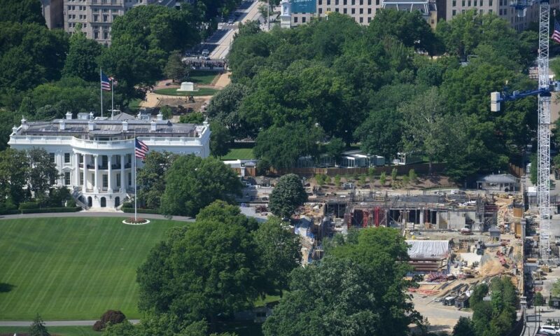 Gunshots reported outside the White House, U.S. officials confirm