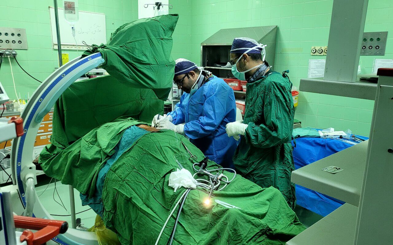 اجراء أول عملية جراحة متقدمة بتقنية العلاج الكيميائي داخل الصدر (HITHOC) في شرق البلا