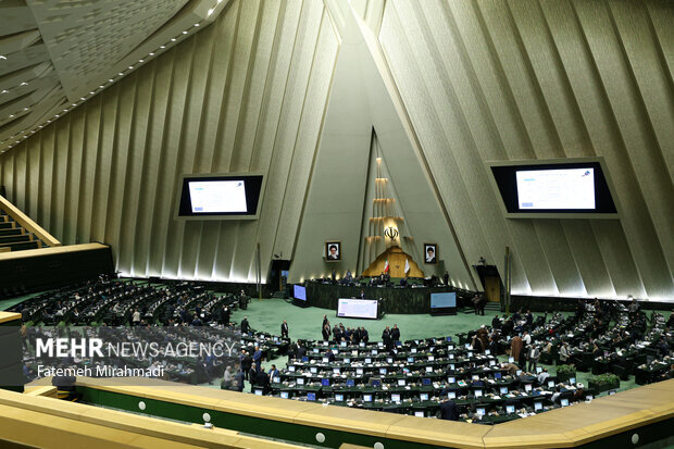البرلمان الايراني يقرر عقد جلسة علنية للتصويت على مقترح خطة إدارة مضيق هرمز