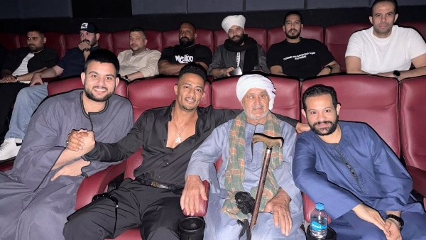 بعد أزمة الجلباب الصعيدي.. محمد رمضان يستضيف الشباب الثلاثة في عرض أسد