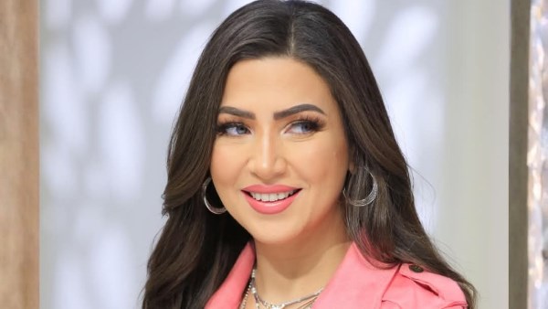 كلٌ يراك بعين طبعه .. رسالة عميقة من إيمان عز الدين عن الحب والنفاق