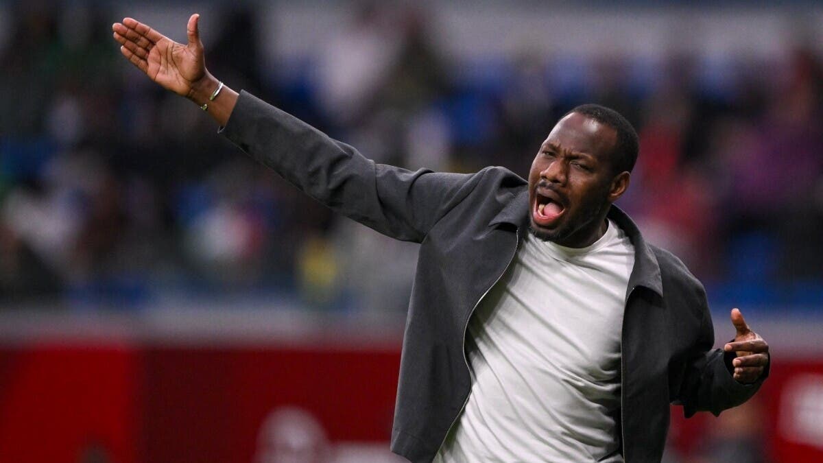 مدرب السنغال “يتمرد” ويرفض السفر.. واتحاد القدم ينفي
