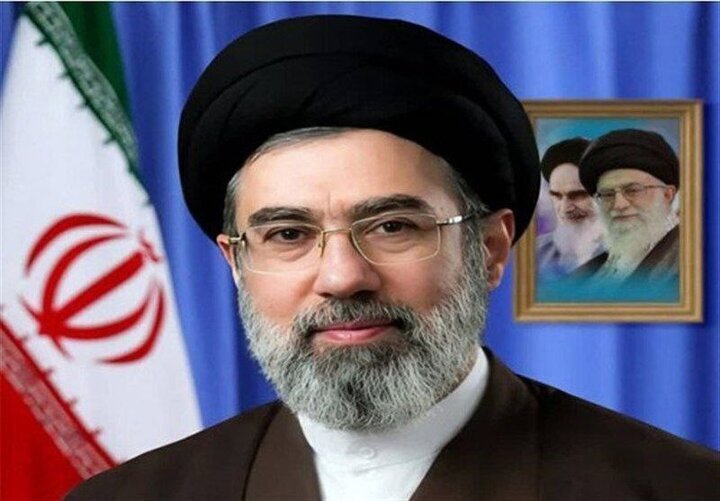 قائد الثورة: العدوّ يسعى إلى تأجيج الخلافات الاجتماعية في المجتمع الإيراني لتعويض هزائمه في الميدان