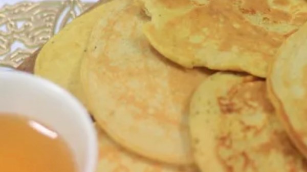 صحي ولذيذ.. طريقة عمل بان كيك الجبنة القريش