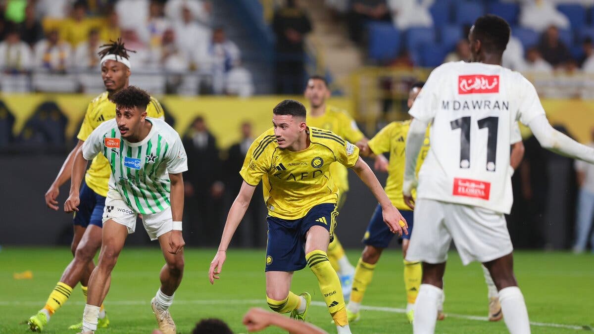 الحمدان ثالث لاعب يفوز بالدوري مع الهلال والنصر