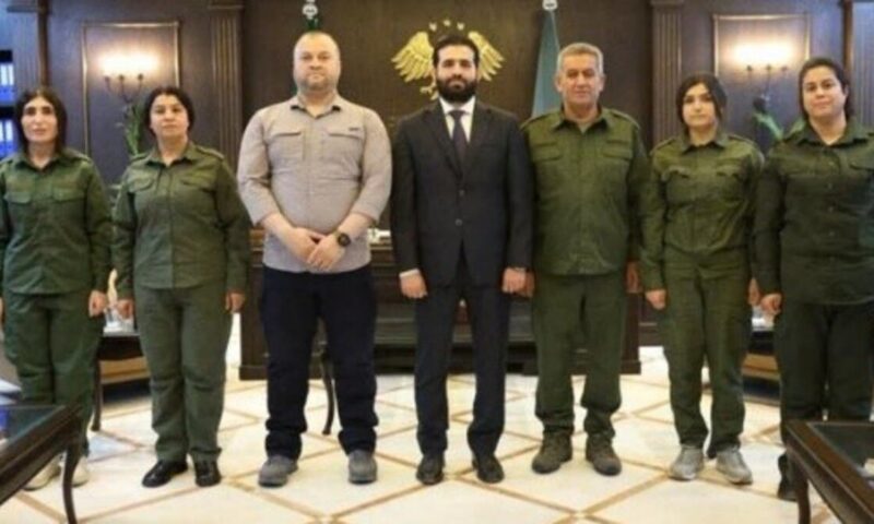 لقاء لافت في دمشق.. هل بدأ بحث دمج المقاتلات الكرديات؟