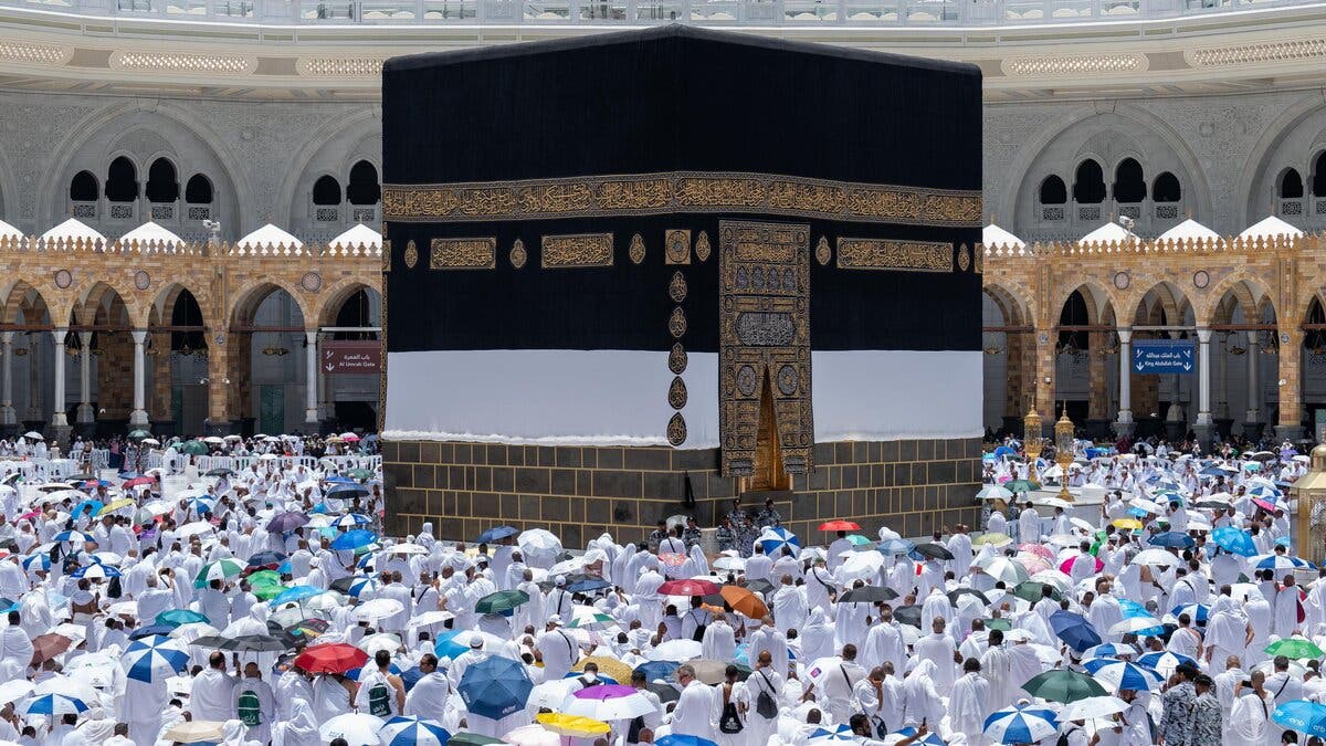 المسجد الحرام يواصل استقبال الحجاج لأداء طواف القدوم