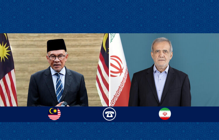 الرئيس الايراني ورئيس الوزراء الماليزي يؤكدان على أهمية تعزيز التعاون في العالم الإسلامي