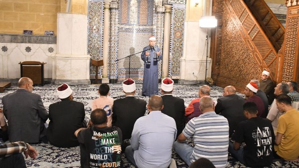 الأوقاف تواصل إحياء العشر من ذي الحجة من مسجد الإمام الحسين
