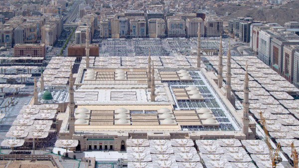 إمام المسجد النبوي يحذر من مخالفة تعليمات الحج والتنظيمات الرسمية
