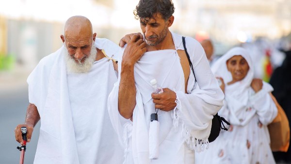 خطيب الجامع الأزهر: وحدة الحجاج في الملابس أعظم درس في المساواة والإخاء