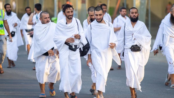 حكم لبس الصندل للمحرم.. دار الإفتاء تحسم الجدل