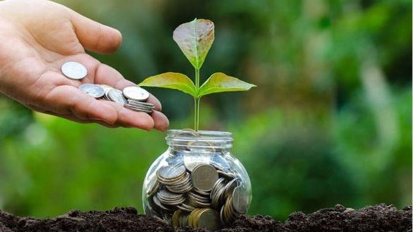 هل يجوز أن توصي الأم بثلث مالها للفقراء بعد وفاتها؟ أمين الفتوى يجيب