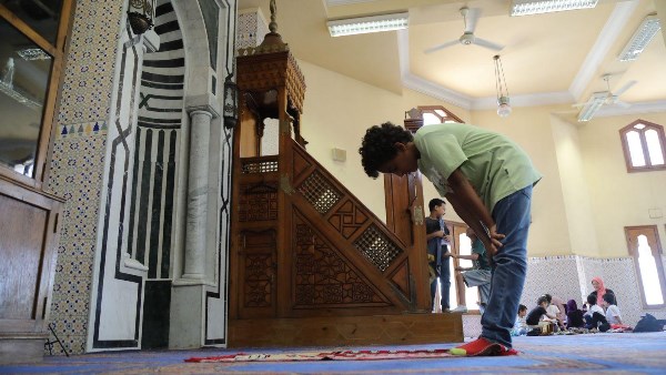 ما حكم قول «سبوح قدوس رب الملائكة والروح» في الركوع؟.. الإفتاء تجيب