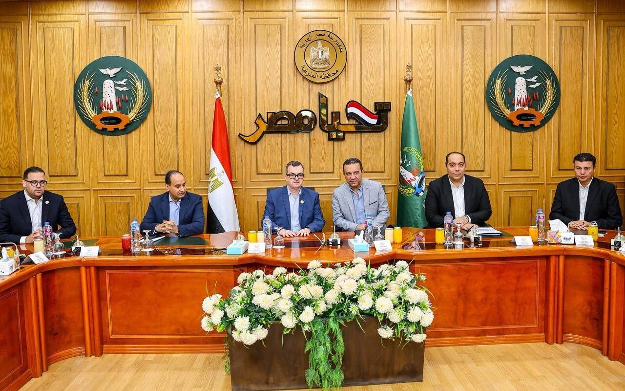 Planning minister reviews investment plan, development efforts with Menoufeya governor