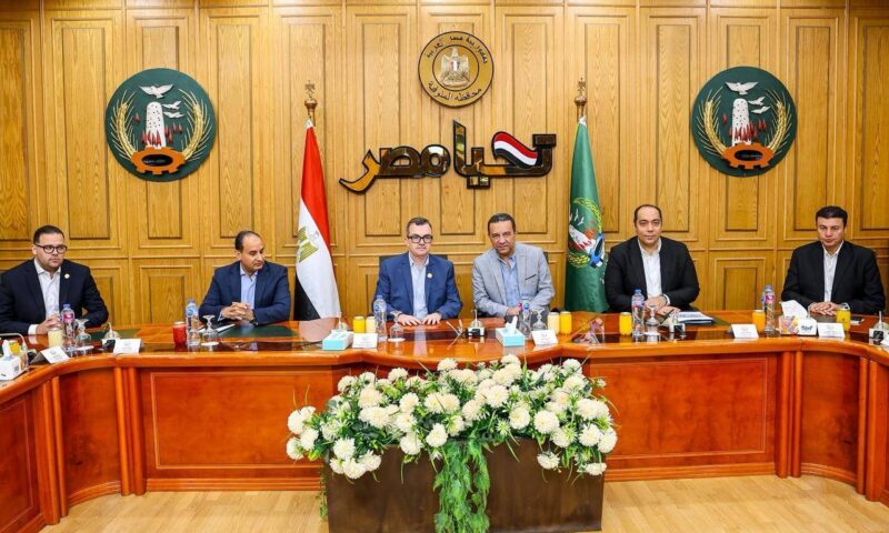 Planning minister reviews investment plan, development efforts with Menoufeya governor