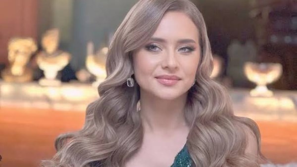 لوك مختلف.. نيللي كريم تخطف الأنظار بظهورها