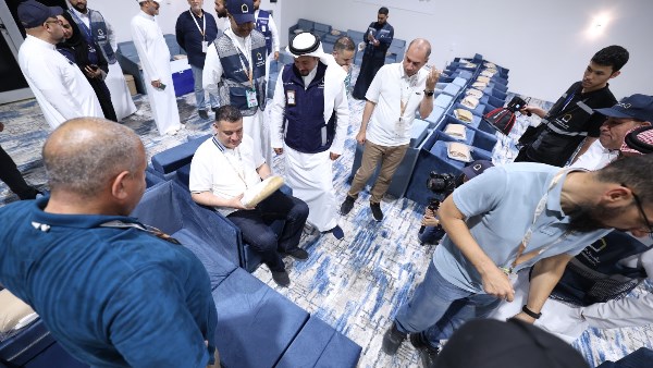 رئيس بعثة الحج يتفقد مخيمات حجاج الجمعيات بمشعري عرفات ومنى