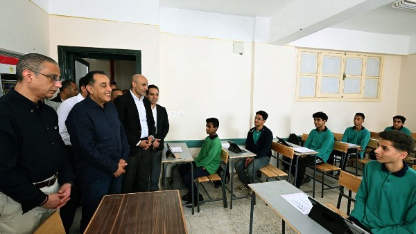 رئيس الوزراء : محدش يقلق من تحديث المناهج