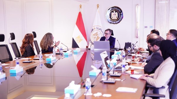 وزير التخطيط يستقبل وفد “مؤسسة عبد الله الغرير” الإماراتية لتمكين الشباب وبحث التوسع