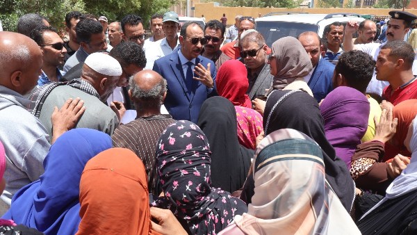 فرحة وباب رزق.. سوهاج تدعم المقبلات على الزواج والأسر الأولى بالرعاية بالمراغة